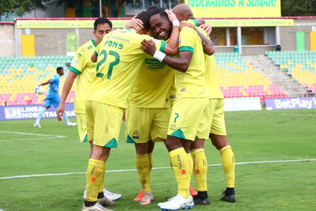 Los elegidos por Leonel Álvarez para el duelo de Atlético Bucaramanga ante Independiente Medellín. Foto: Jaime Moreno.