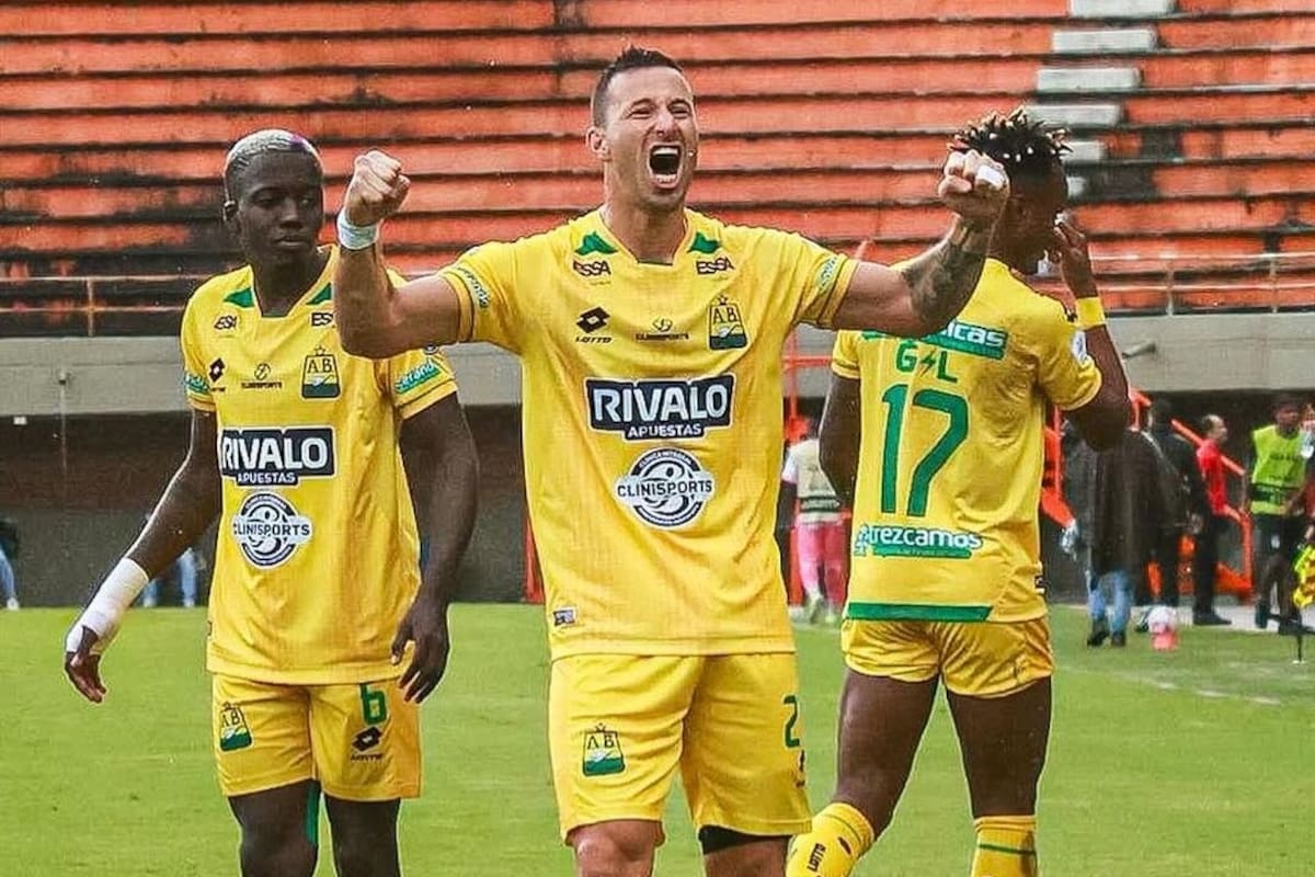 Con goles de Luciano Pons y Fabián sambueza, Bucaramanga venció 2-1 a Envigado. /FOTO: @ABucaramanga
