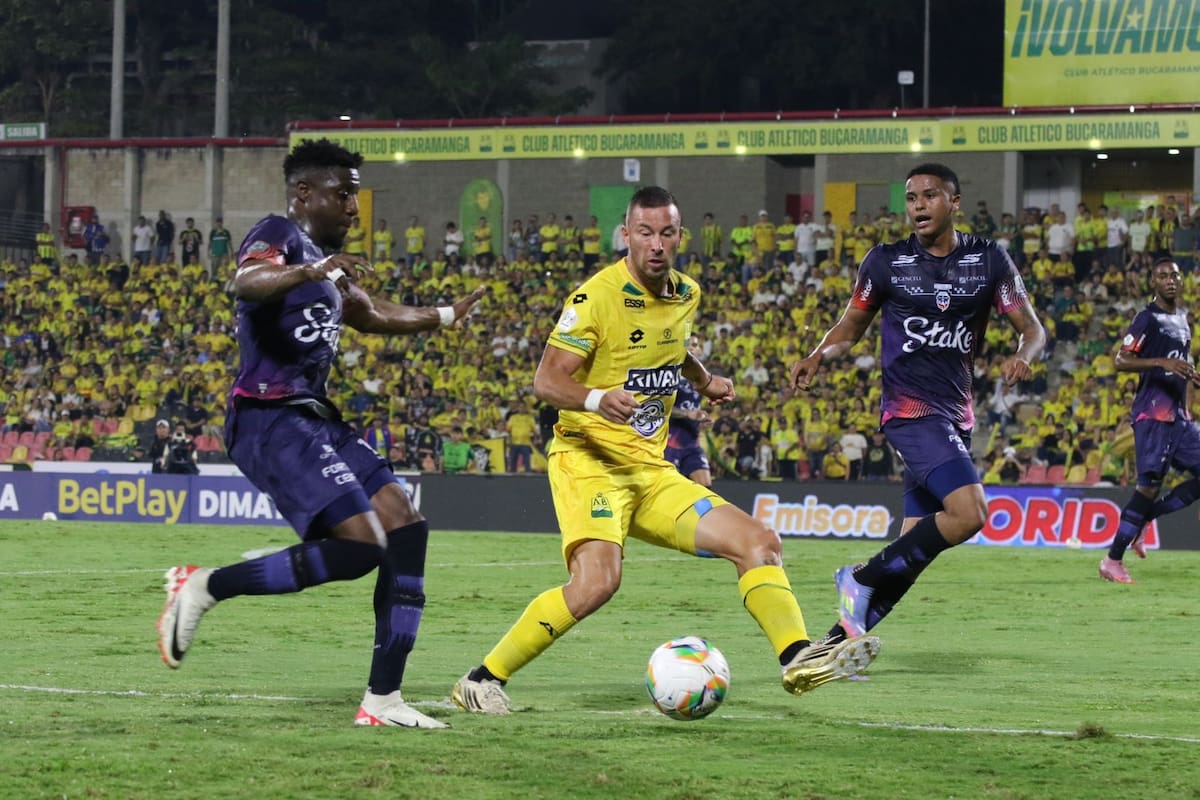 Este miércoles en el Américo Montanini, Bucaramanga perdió 1-2 ante Fortaleza. /FOTO: Jaime Morenoi