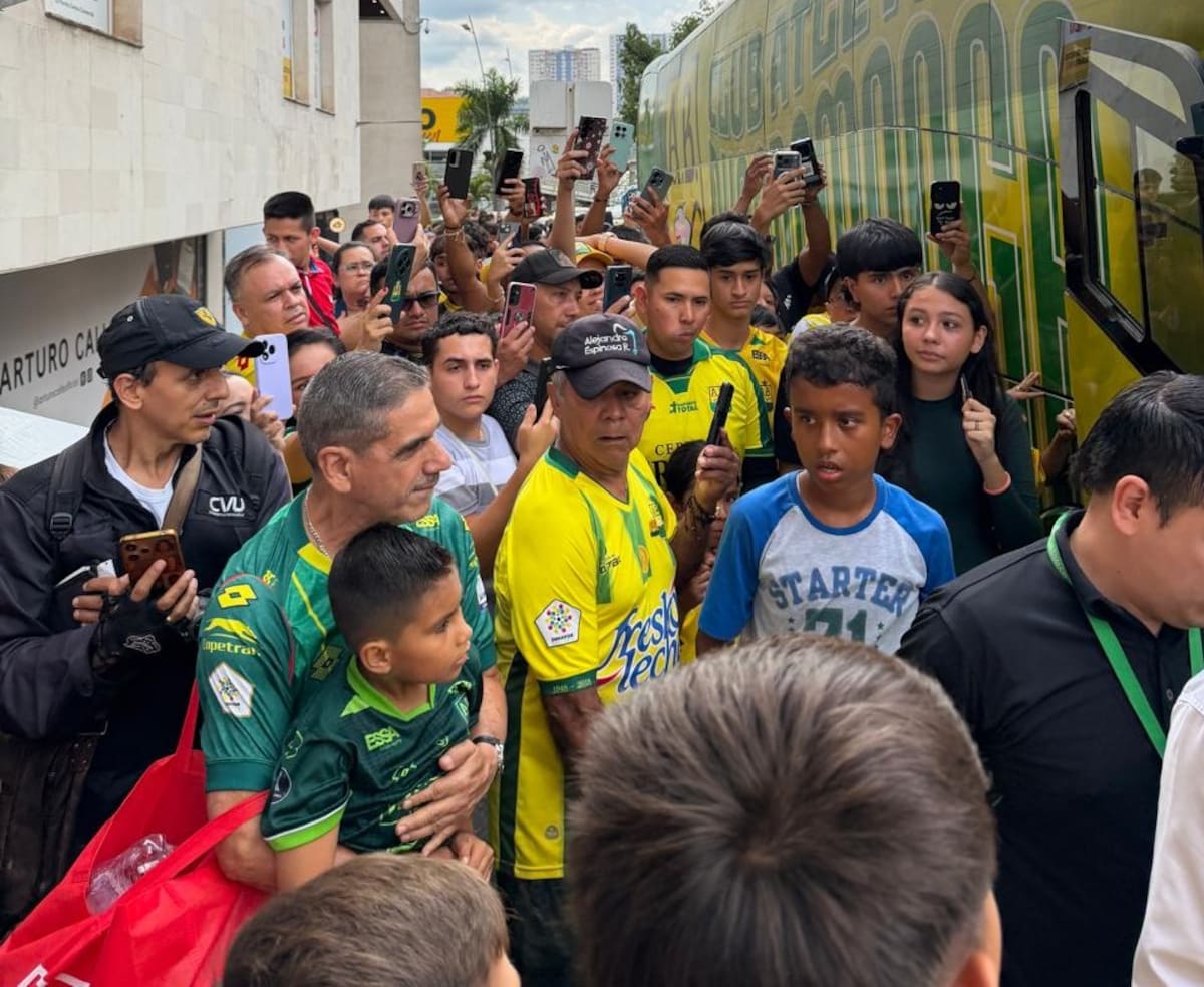 Fabián Sambueza, Luciano Pons, Fabry Castro, Aldair Gutiérrez y otros jugadores acompañan la jornada solidaria. /FOTO: Néstor González