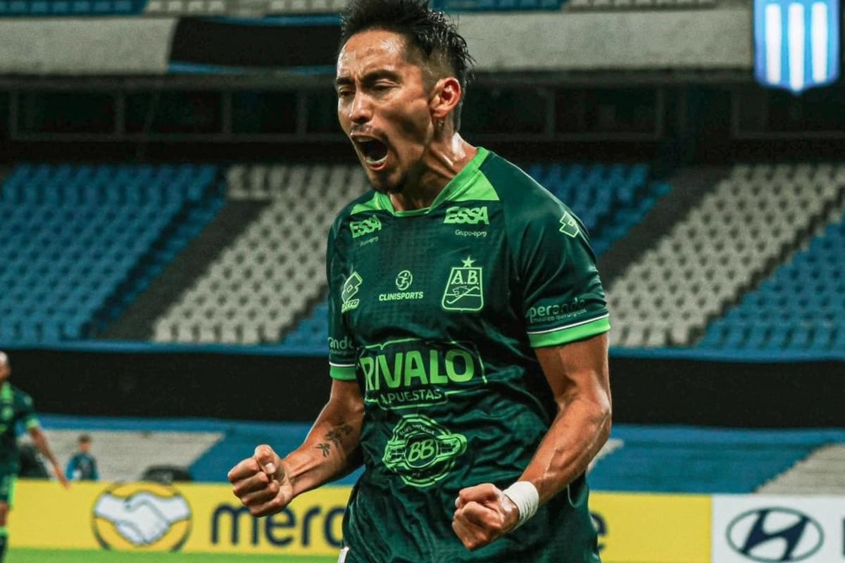 Fabián Sambueza fue la figura del partido, el argentino marcó el segundo gol que otorgó la victoria ante Racing Club en la segunda fecha de la Copa Libertadores. Foto: 'X' Atlético Bucaramanga.