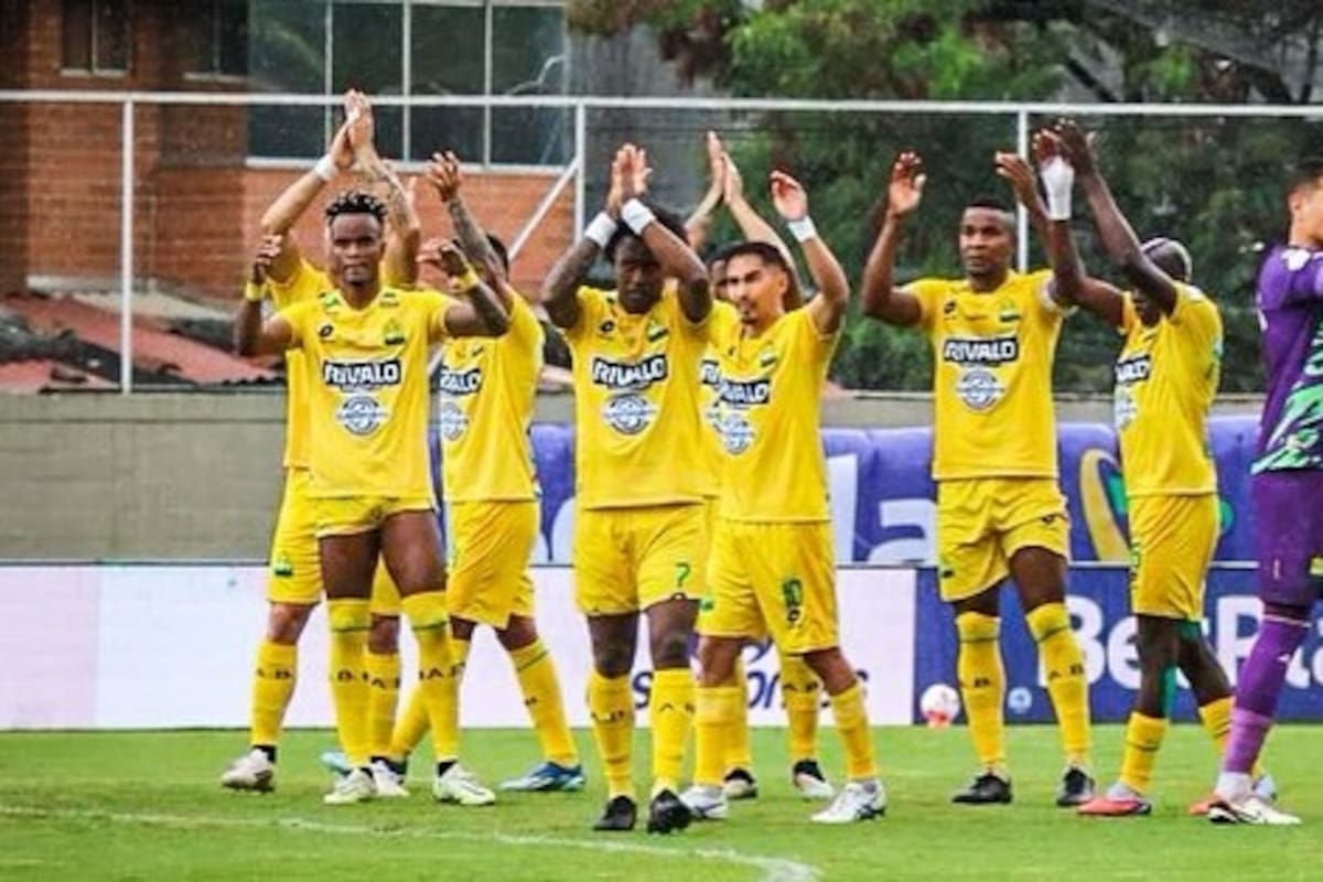 Bucaramanga disputa su partido de la fecha 14 contra Envigado. /FOTO: @ABucaramanga