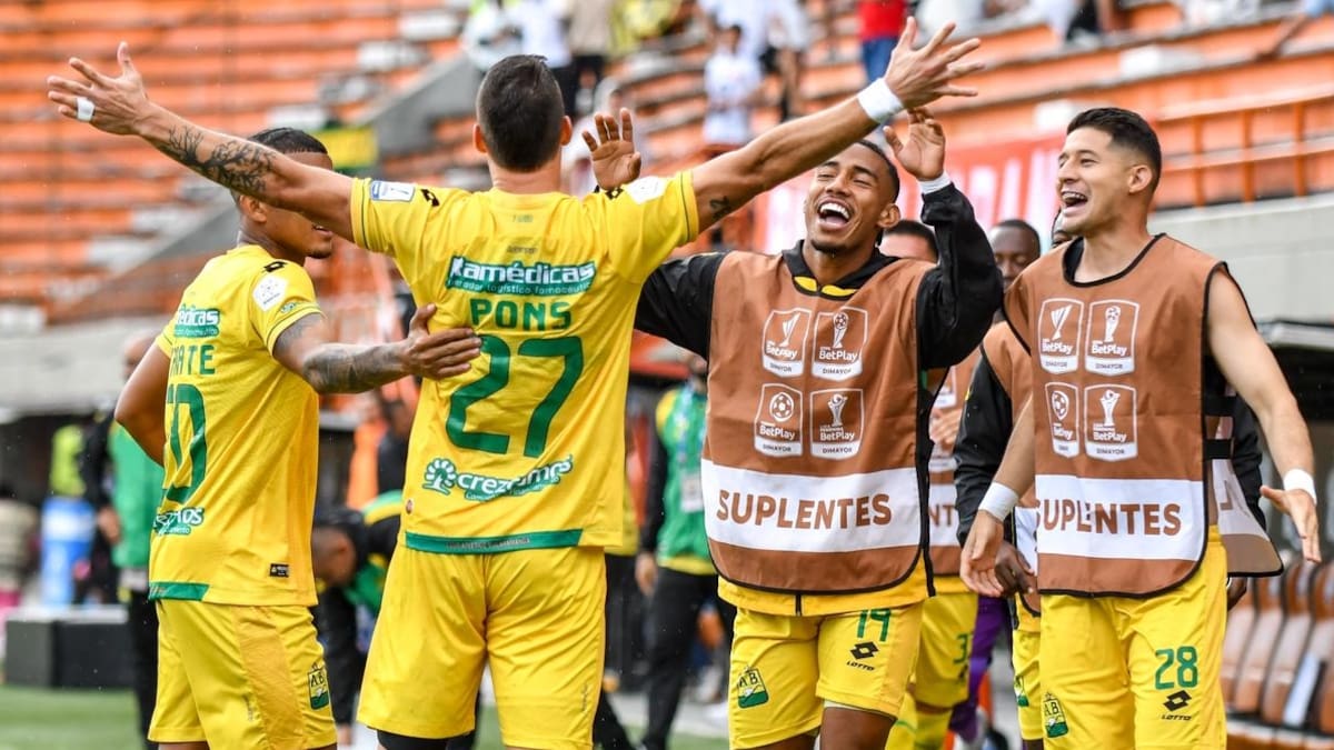 Victoria de Bucaramanga. Envigado vs Bucaramanga - Estadio Polideportivo Sur - Fotógrafo: David Jaramillo.