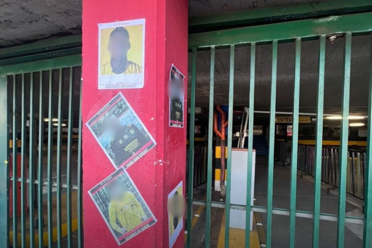 Aparecieron carteles en el estadio Américo Montanini con mensajes ofensivos contra jugadores del Bucaramanga. /FOTO: Suministradas