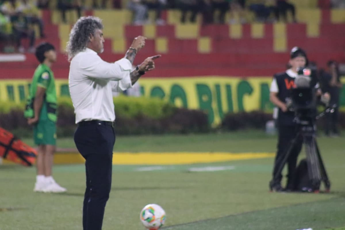 Leonel Álvarez proyecta variantes para el partido de Atlético Bucaramanga ante Cali. Foto: Franz Rey.
