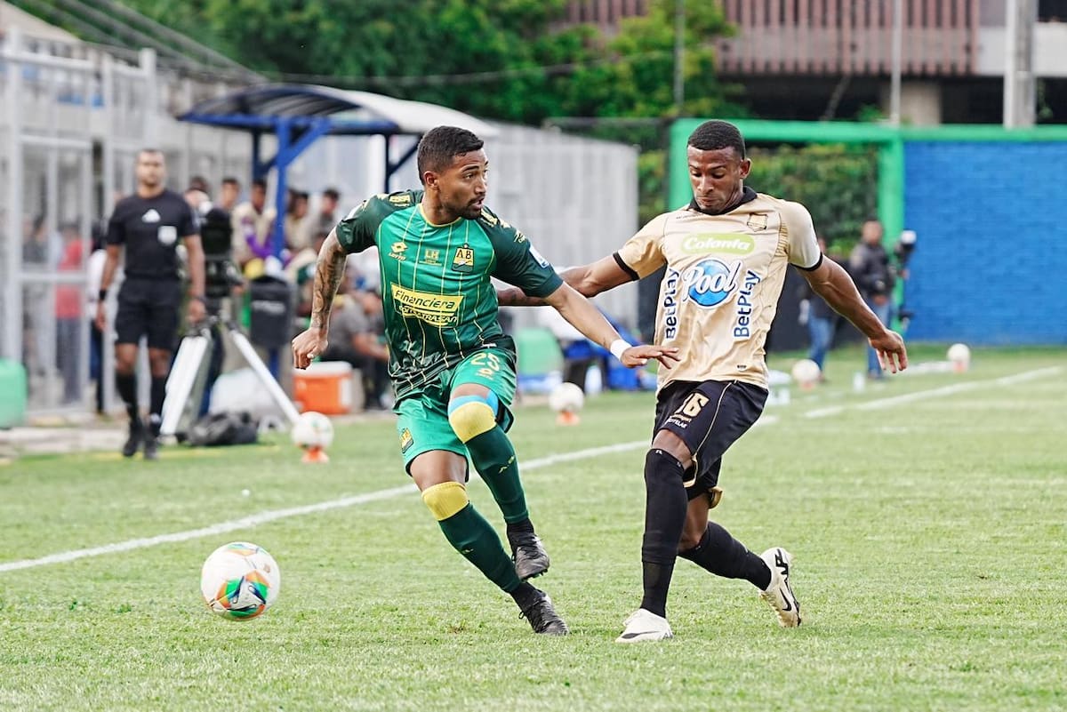 Atlético Bucaramanga perdió 2-1 en calidad de visitante ante Águilas, en partido que estaba pendiente de la fecha 7 de la Liga BetPlay I de 2026. Foto: David Jaramillo.