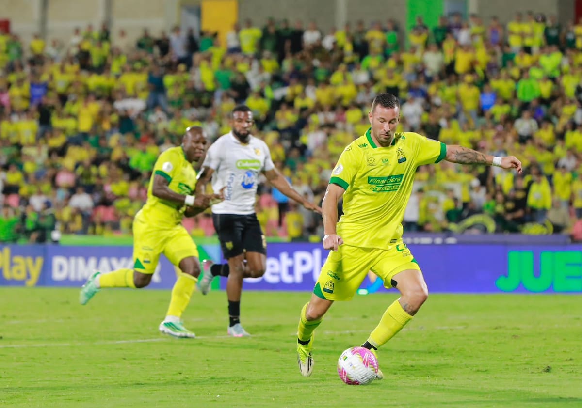 Atlético Bucaramanga y Águilas Doradas igualaron 1-1 en un partido marcado por la polémica, en el penalti que terminó con gol de Águilas. Foto: Jaime Moreno.