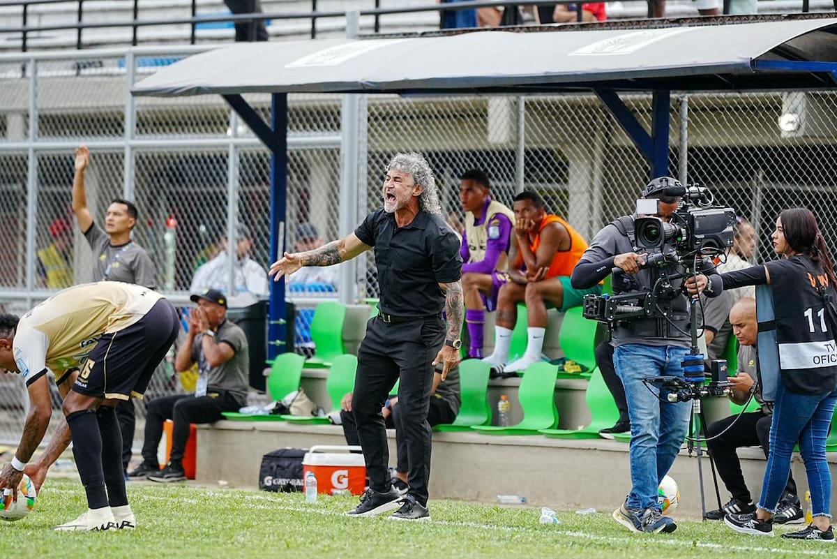 Atlético Bucaramanga perdió 2-1 en calidad de visitante ante Águilas, en partido que estaba pendiente de la fecha 7 de la Liga BetPlay I de 2026. Foto: David Jaramillo.