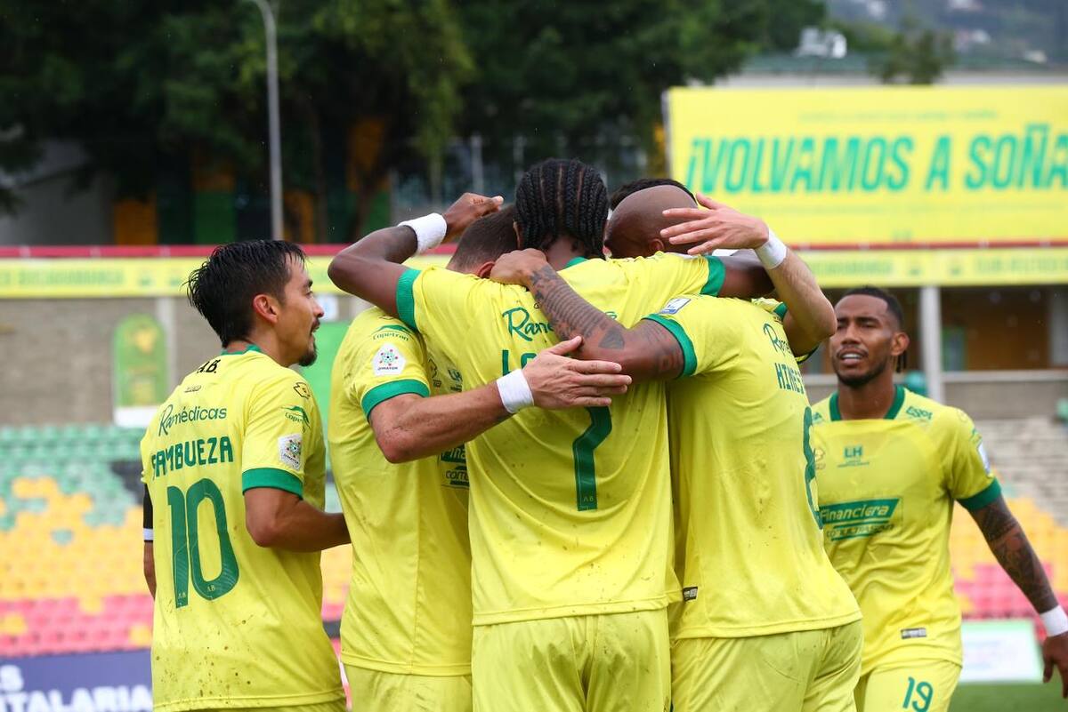 Atlético Bucaramanga doglegó 5-0 a Alianza en el marco de la fecha 4 de la Liga BetPlay I de 2026, que sirvió para rendirle un homenaje a Camilo Rojas, hincha búcaro asesinado en Cúcuta. Foto: Jaime Moreno.