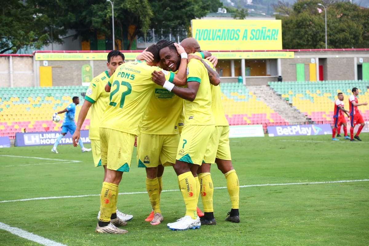 Atlético Bucaramanga doglegó 5-0 a Alianza en el marco de la fecha 4 de la Liga BetPlay I de 2026, que sirvió para rendirle un homenaje a Camilo Rojas, hincha búcaro asesinado en Cúcuta. Foto: Jaime Moreno.