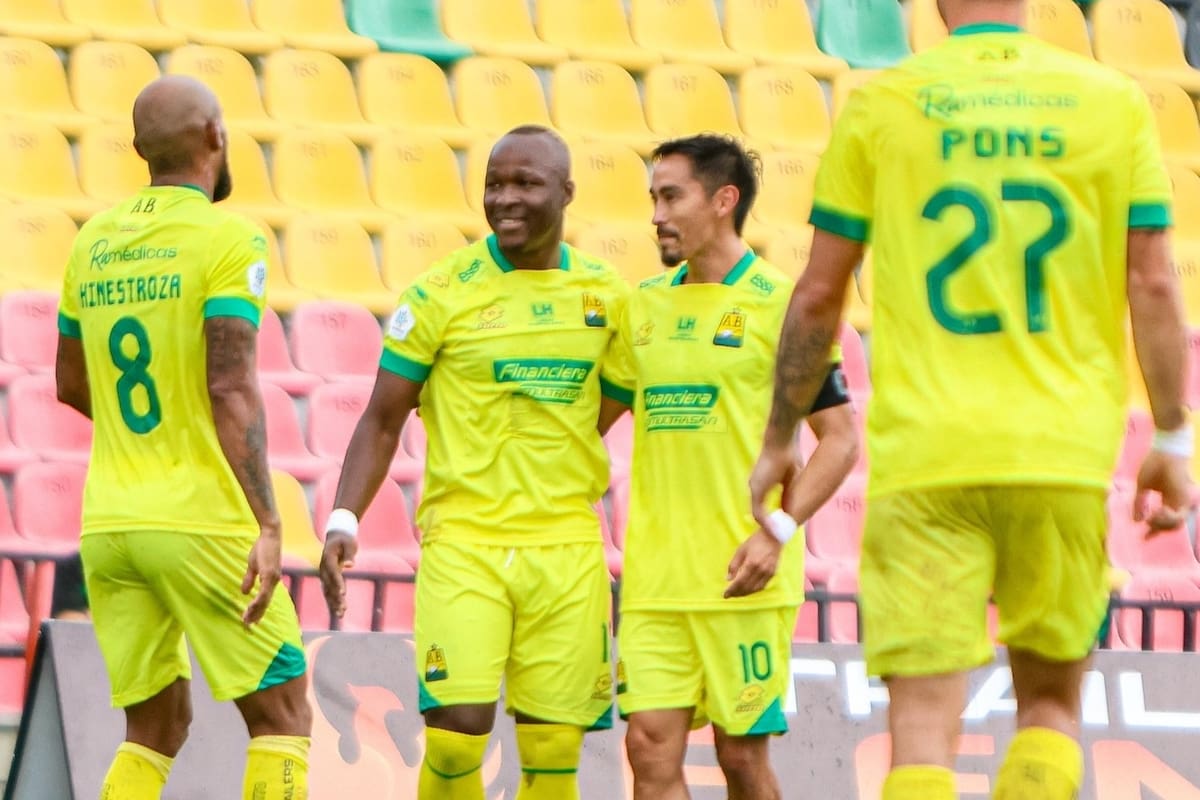 Atlético Bucaramanga aplasta a Alianza FC bajo la lluvia y honra la memoria de Camilo Rojas. Foto: Atlético Bucaramanga.