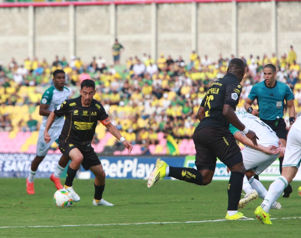 Atlético Bucaramanga y Cali igualaron 0-0 en la octava fecha de la Liga BetPlay I de 2026. Foto: Colprensa.