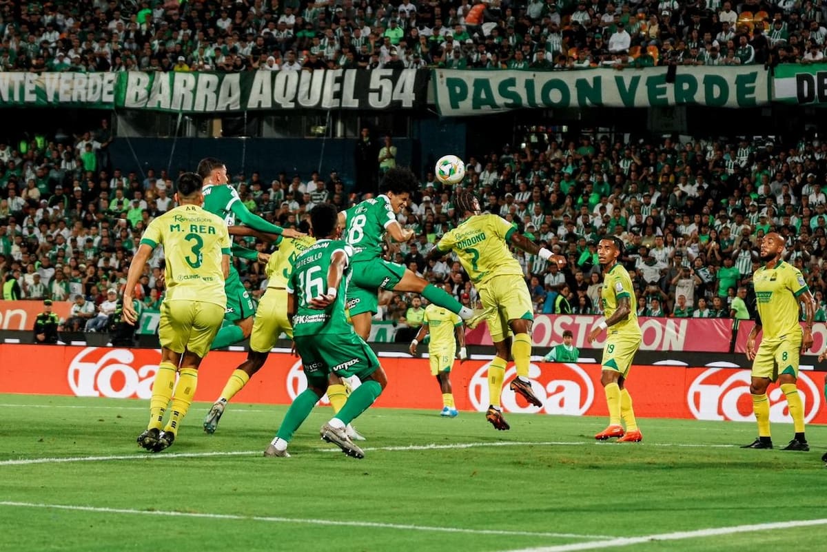 Atlético Bucaramanga cayó ante Nacional y complicó su clasificación en la Liga BetPlay I 2026. Foto: David Jaramillo/Colprensa