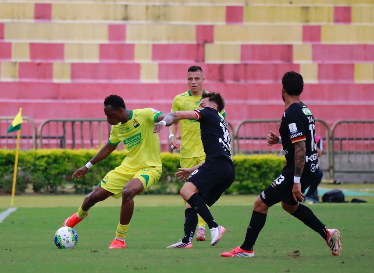 Atlético Bucaramanga derrotó 2-0 a Internacional de Bogotá por la fecha 11 de la Liga BetPlay II 2026, en el estadio Américo Montanini. Foto: Jaime Moreno / Vanguardia