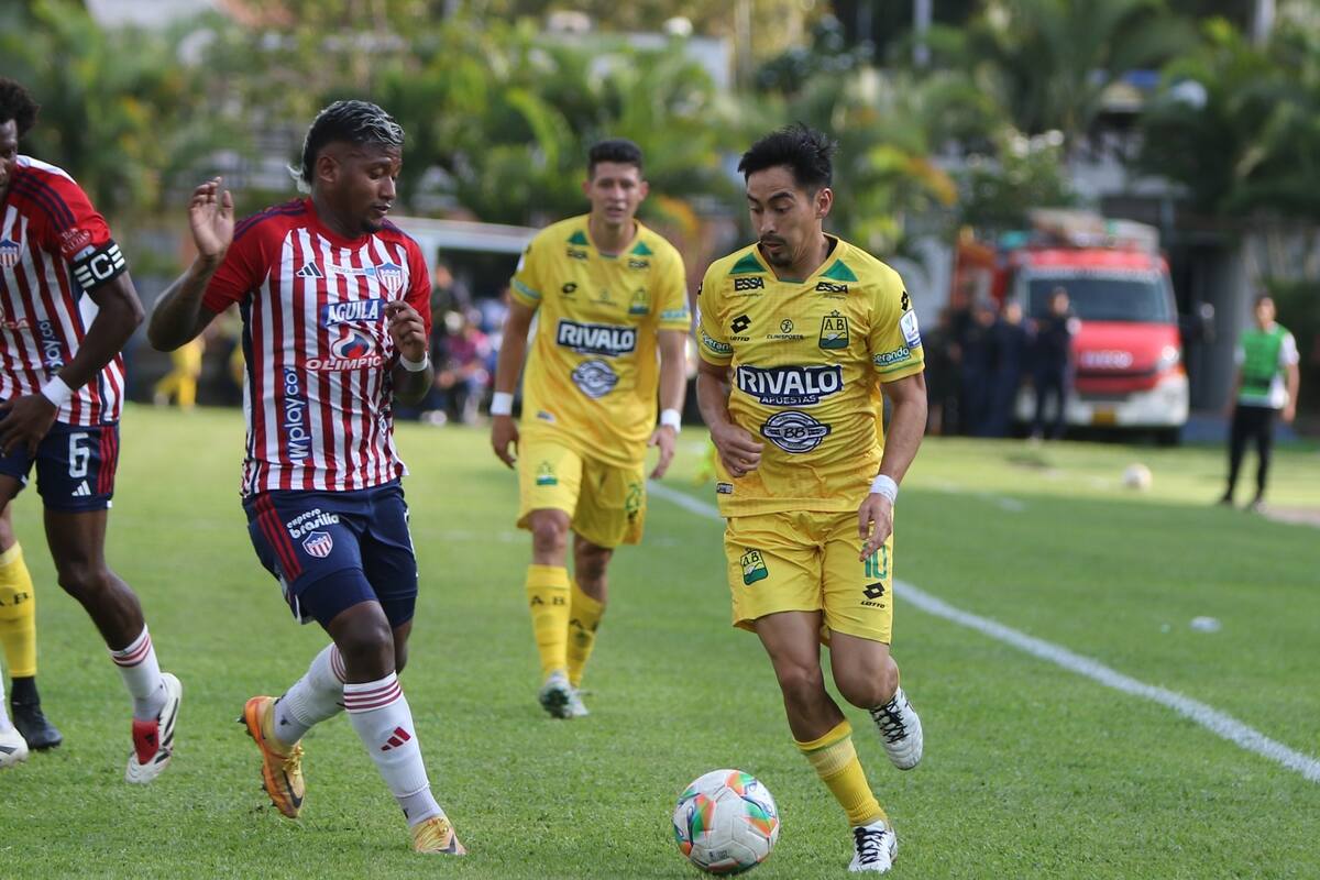 Fabián Sambueza marcó un golazo para el Atlético Bucaramanga, en el empate 1-1 ante Junior. Foto: Cortesía Jaime Moreno.