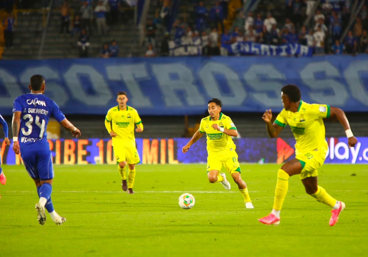 Fabián Sambueza fue uno de los jugadores destacados de Atlético Bucaramanga en el triunfo contra Millonarios. Foto: Colprensa.