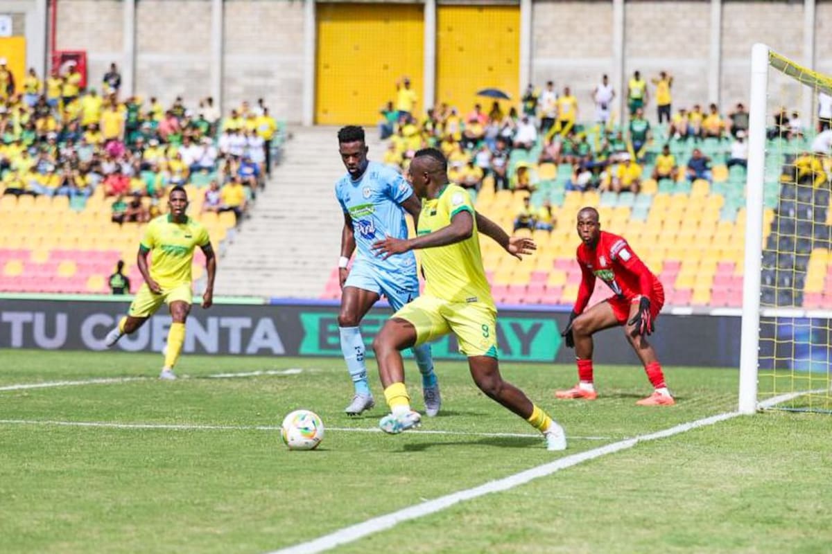 Atlético Bucaramanga quedó eliminado tras un gol en el último minuto que silenció el estadio Américo Montanini. Foto: Colprensa/Vanguardia