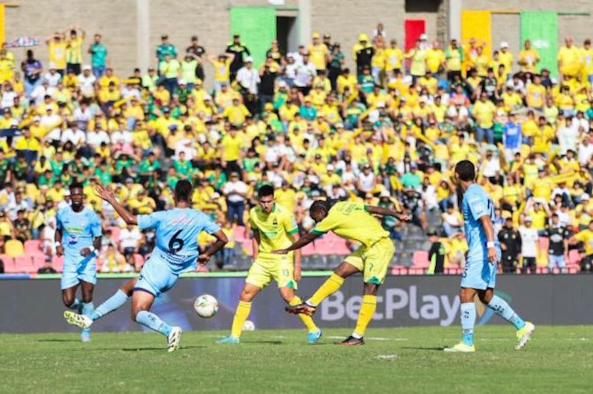 Atlético Bucaramanga quedó eliminado tras un gol en el último minuto que silenció el estadio Américo Montanini. Foto: Colprensa/Vanguardia