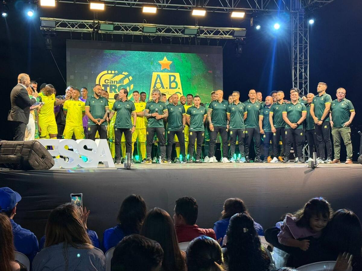 Atlético Bucaramanga realizó la presentación oficial de la nómina para el 2026. Foto: Juan Pablo Borreo