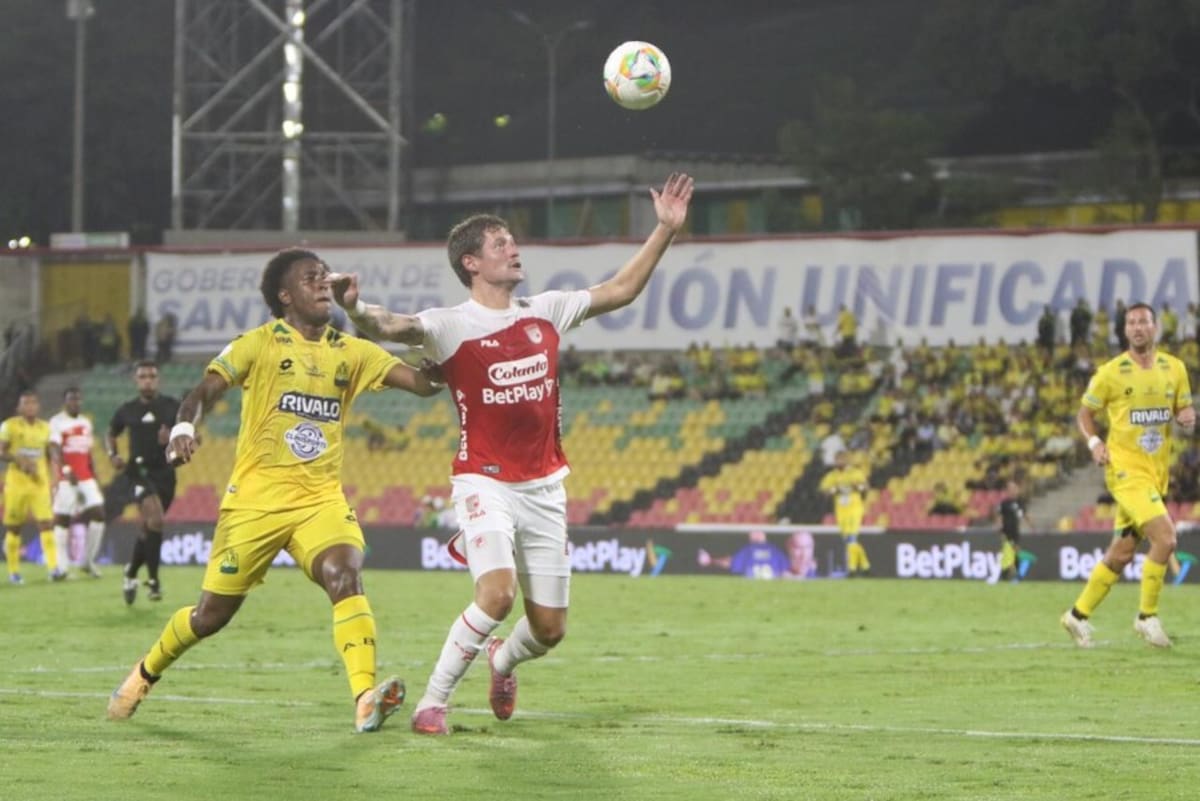 Atlético Bucaramanga visita a Santa Fe en la última fecha del Grupo B de los cuadrangulares semifinales de la Liga BetPlay II de 2025. Foto: Jaime Moreno.
