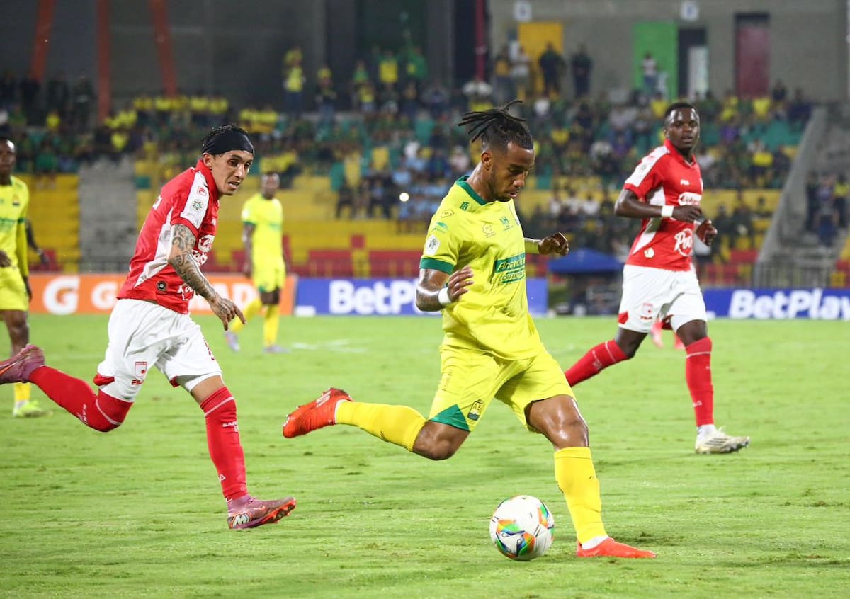 Atlético Bucaramanga completó 4 partidos sin ganar en la Liga BetPlay I de 2026, luego de caer 2-1 ante Santa Fe, en casa. Foto: Jaime Moreno.
