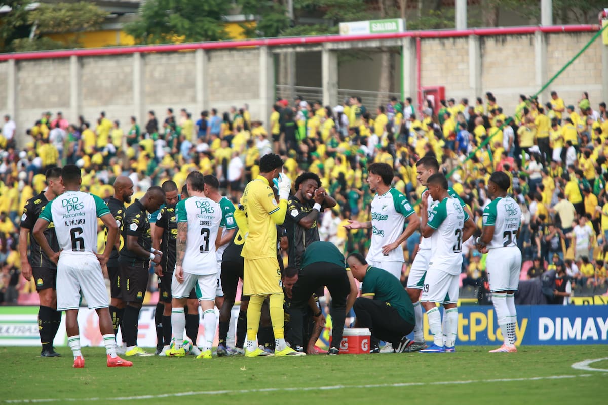Atlético Bucaramanga sigue invicto en la Liga BetPlay tras intenso duelo ante Deportivo Cali. Foto: Jaime Moreno/Vanguardia.