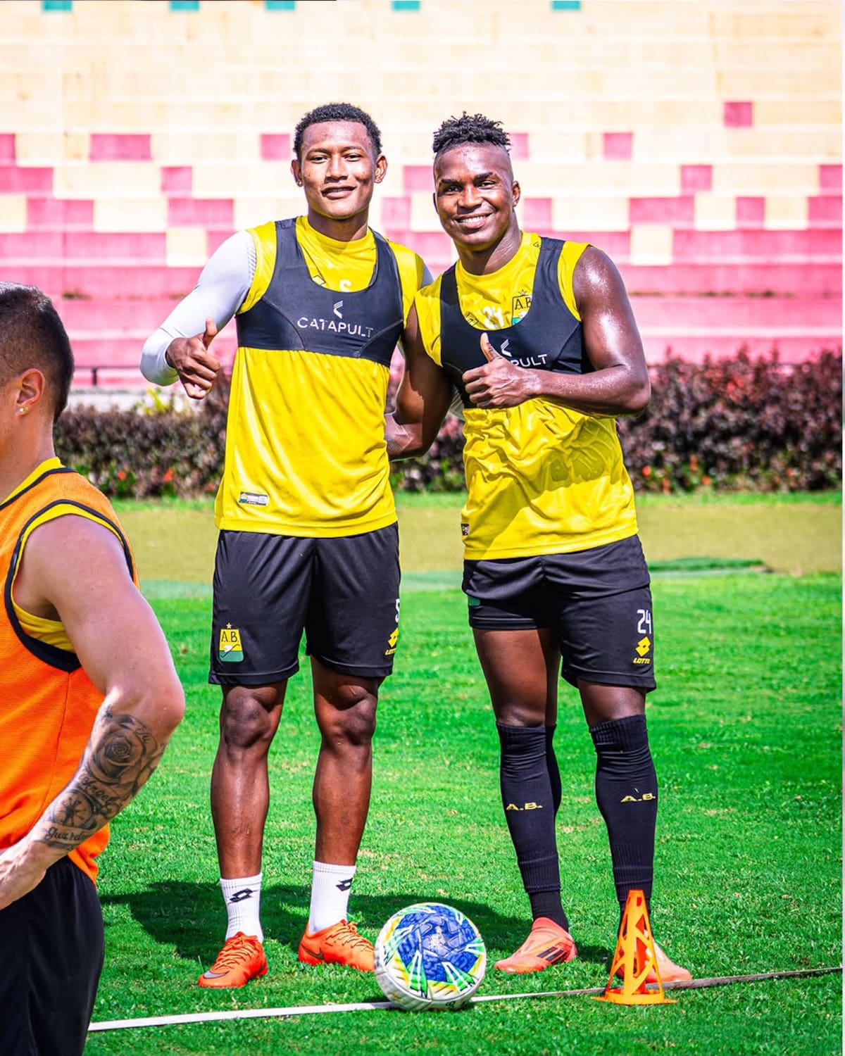 Atlético Bucaramanga ultima detalles para enfrentar a Águilas Doradas este martes 13 de octubre en el estadio Américo Montanini. Foto: Atlético Bucaramanga