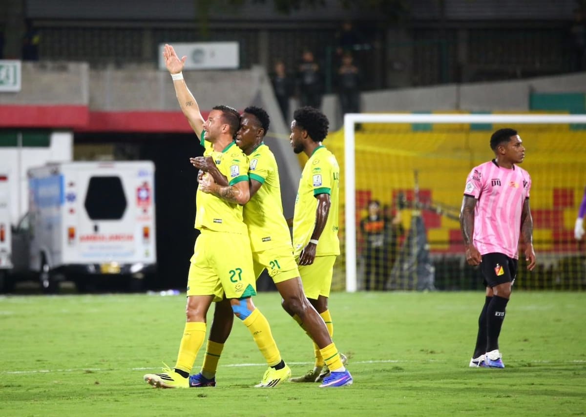 Atlético Bucaramanga venció 3-0 a Deportivo Pereira en el estadio Américo Montanini por la fecha 10 de la Liga BetPlay. Foto: Jaime Moreno/Vanguardia.