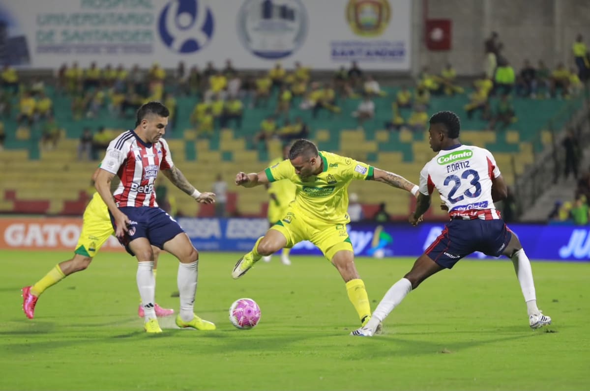 Atlético Bucaramanga venció 3-1 a Junior en el estadio Américo Montanini por la fecha 13 de la Liga BetPlay II 2026. Foto: Jaime Moreno/Vanguardia