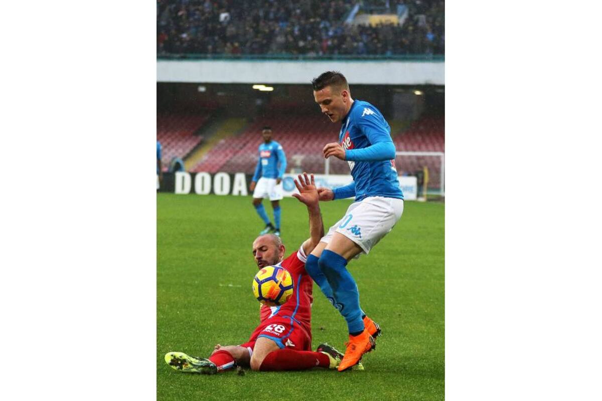Nápoles venció 1-0 al Spal y se mantiene como líder de la Serie A, con un punto de ventaja sobre Juventus. (Foto: EFE / VANGUARDIA LIBERAL)