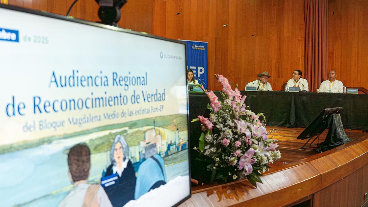 Víctimas y comparecientes se reunieron para reconstruir la memoria de los hechos ocurridos en el Bloque Magdalena Medio | Foto Diego Pérez JEP