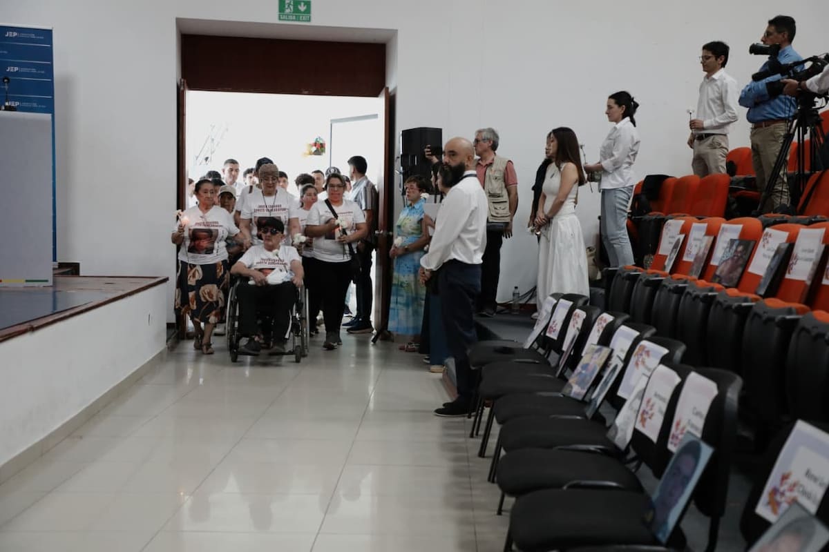 Madres y familiares de víctimas de falsos positivos.
Foto: JEP.
