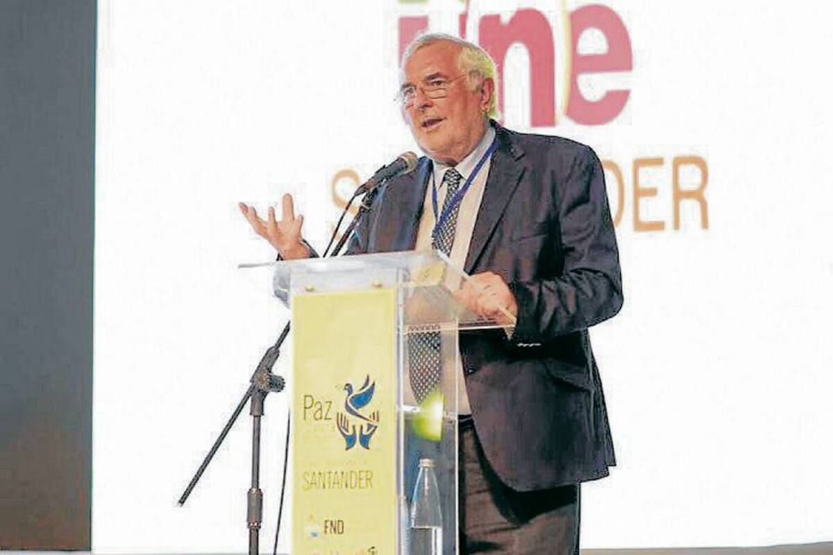 Patrick Colgan, vocero en el proceso de paz en Irlanda del Norte, ve con buenos ojos las negociaciones del gobierno colombiano con las Farc y auguró uns victoria en el plebiscito. (Foto: Colprensa / VANGUARDIA LIBERAL.)