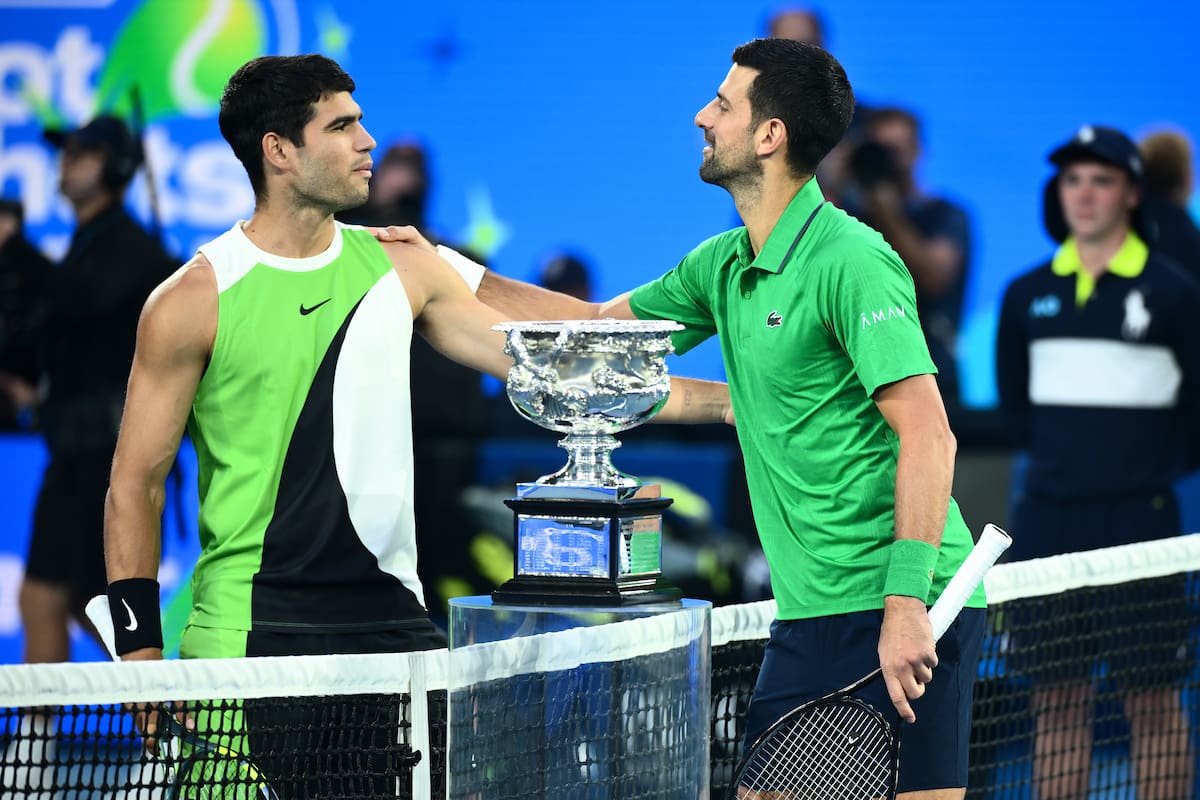 MELBOURNE (Australia), 01/02/2026.- Carlos Alcaraz (L) of Spain and Novak Djokovic of Serbia pose for photographs at the net during the mens singles final against Novak Djokovic of Serbia on day 15 of the 2026 Australian Open tennis tournament at Melbourne Park in Melbourne, Australia, 01 February 2026. (Tenis, España) EFE/EPA/JOEL CARRETT AUSTRALIA AND NEW ZEALAND OUT