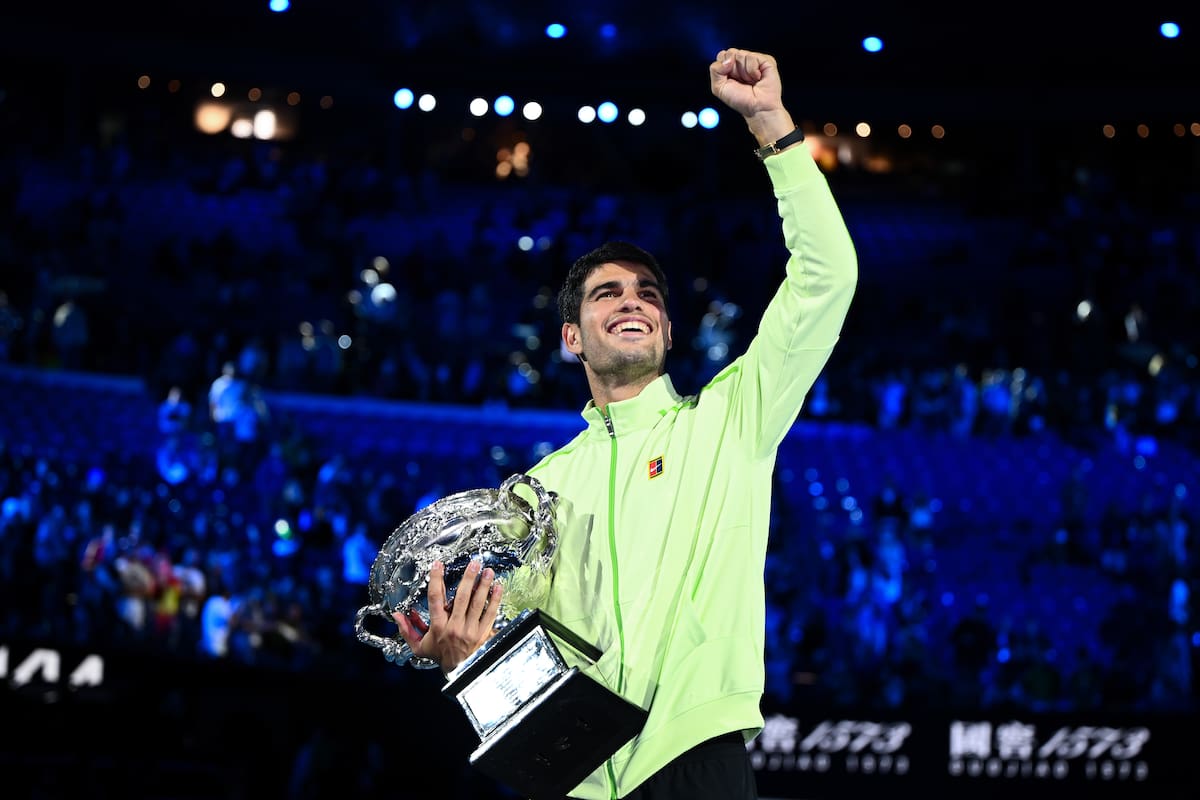 MELBOURNE (Australia), 01/02/2026.- Carlos Alcaraz of Spain holds the trophy after winning the Mens Singles final match at the Australian Open tennis tournament in Melbourne, Australia, 01 February 2026. (Tenis, España) EFE/EPA/JOEL CARRETT AUSTRALIA AND NEW ZEALAND OUT