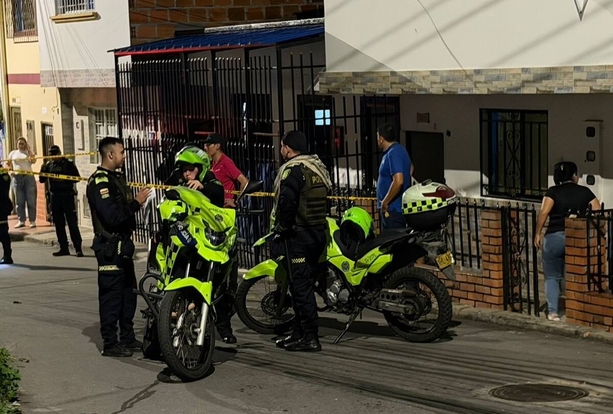 Autoridades realizaron la inspección técnica del cadáver tras el atentado a bala ocurrido en la noche del jueves.