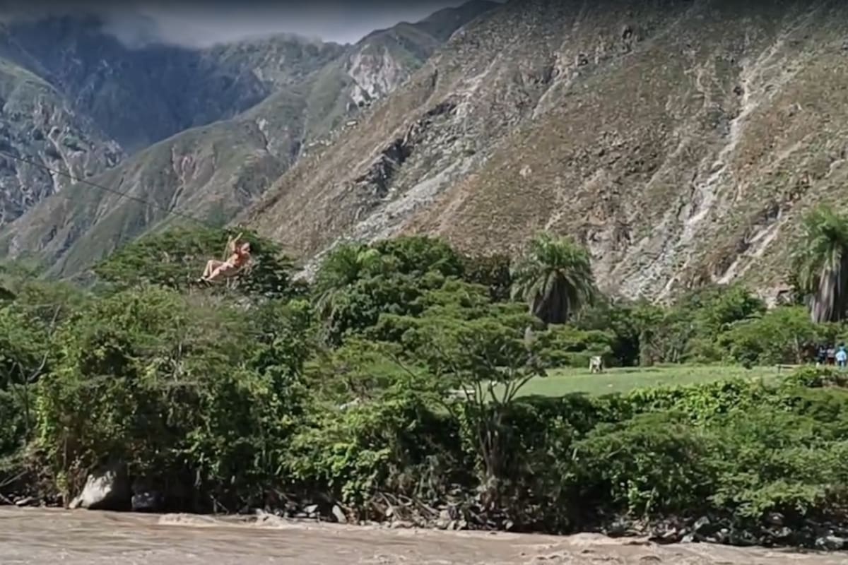 Autoridades y organismos de socorro adelantan la búsqueda de Luis Jesús Carrillo en el río Chicamocha.