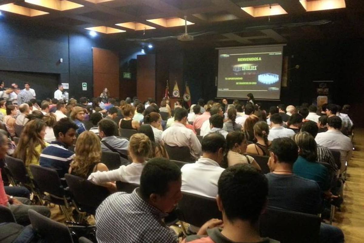 Algunas de las reuniones para explicar el funcionamiento de esta organización aglomeran más de 200 personas. En el último mes se han realizado dos en la ciudad. (Foto: Tomada de Facebook / VANGUARDIA LIBERAL)