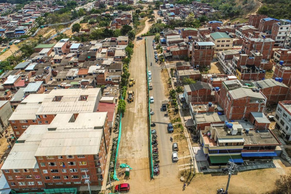 Una panorámica de cómo está quedando la vía que conduce a los barrios Vida En Primavera, Lomas del Viento y las Mesetas. (Foto: Suministrada / VANGUARDIA LIBERAL)