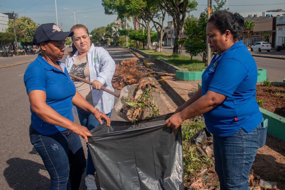La mala disposición de residuos sólidos por parte de comerciantes es una de las quejas constantes de habitantes de la avenida 52 de Barrancabermeja.