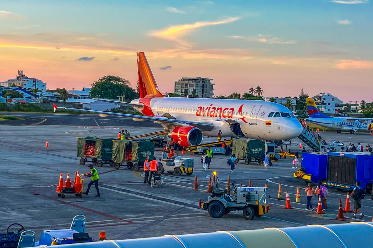 Un comportamiento violento a bordo del AV10 de Avianca, derivó en el retorno de la aeronave a Bogotá, con consecuencias legales, económicas y un debate urgente sobre la seguridad en los cielos colombianos. Foto: Jaime Moreno