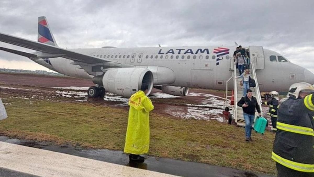 Avión de Latam con 151 personas sale de la pista en aterrizaje en Paraná, Brasil.