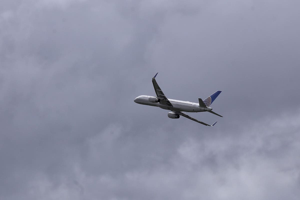Imagen de referencia del sobrevuelo de un avión en espacio aéreo colombiano. // Foto: Colprensa.