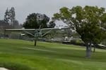 Video captó el aterrizaje de emergencia de una avioneta en pleno campo de golf