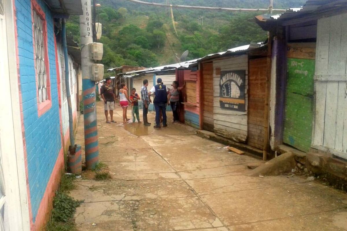 Atendiendo las versiones de la comunidad afectada, el nivel del cauce de la quebrada aumentó más de dos metros de altura. (Foto: Suministrada/VANGUARDIA LIBERAL)