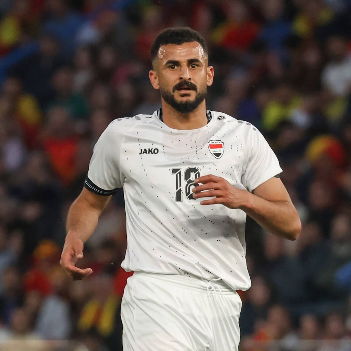 Aymen Hussein, el hombre que marcó el gol que envió a Iraq a la Copa del Mundo por primera vez en 40 años, fue interrogado en el O'Hare de Chicago el sábado.