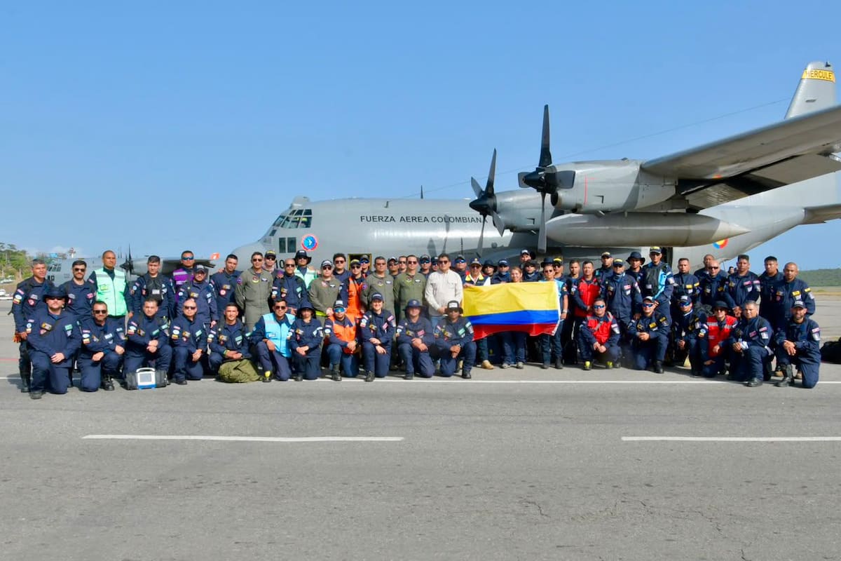 Rescatistas del Ejército, la Policía, Bomberos, la Defensa Civil y la Fuerza Aérea Colombiana ya se encuentran en Venezuela para atender la emergencia. // Colprensa.