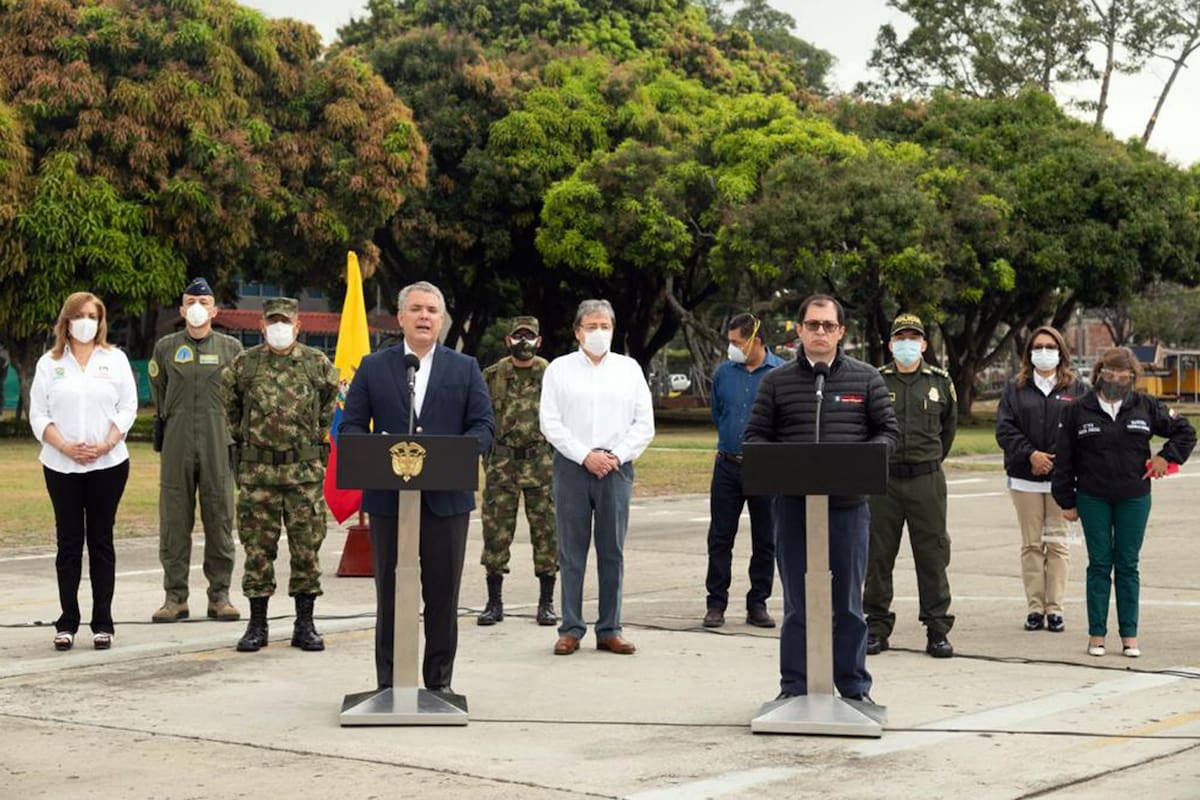 Las autoridades colombianas capturaron este viernes a dos guardias de seguridad como presuntos autores de la matanza de cinco jóvenes de entre 14 y 15 años de edad perpetrada el pasado 11 de agosto en una plantación de caña en las afueras de la ciudad de Cali (EFE / VANGUARDIA)