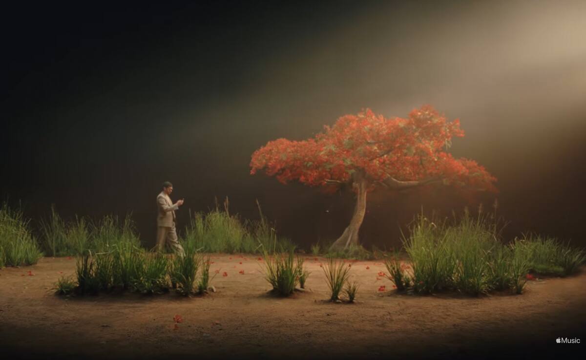 Bad Bunny responde con música y baile en un adelanto de lo que será su show del Super Bowl 2026.