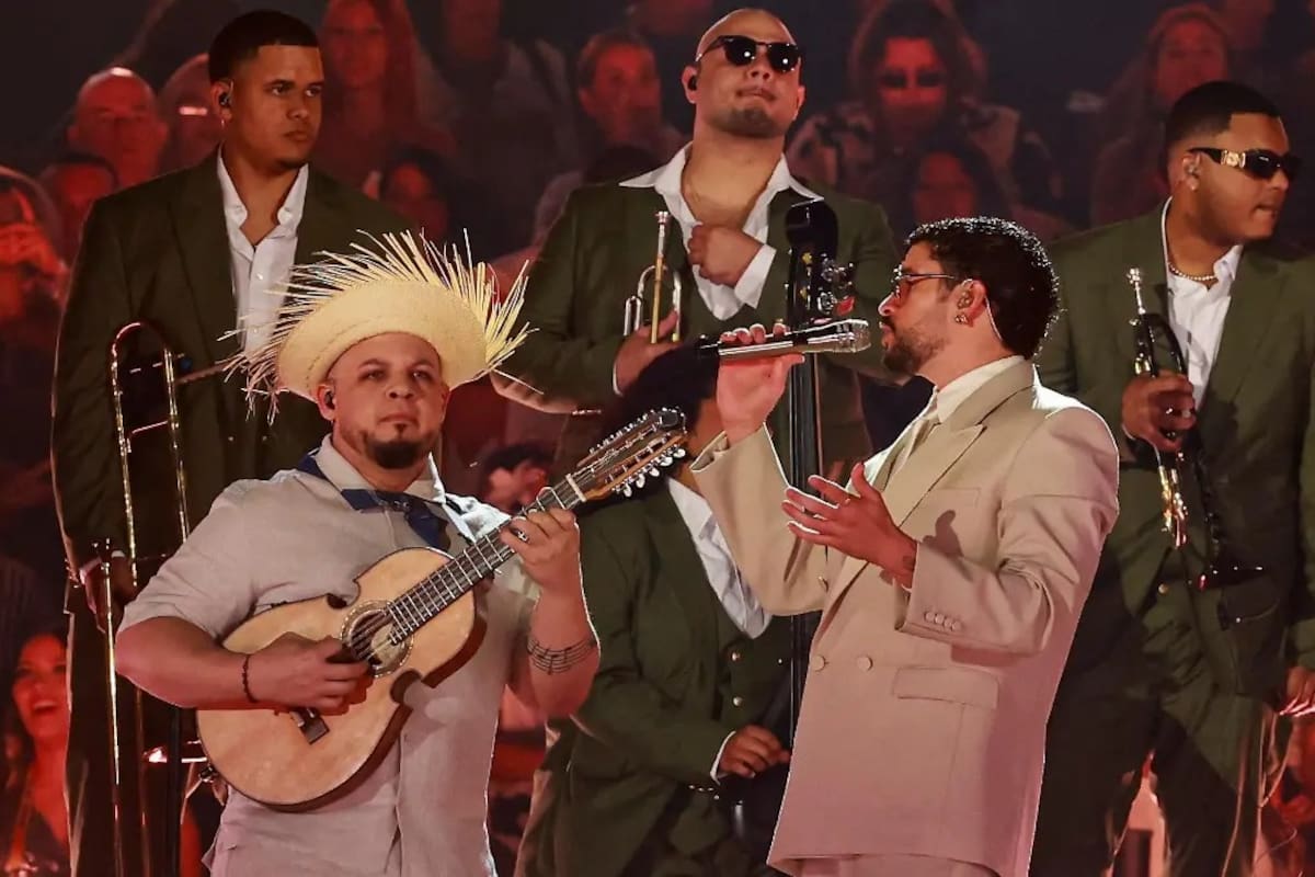 Bad Bunny rindió un emotivo homenaje a Yeison Jiménez durante su segundo show en Medellín, emocionando a los miles de asistentes con su interpretación de Aventurero.